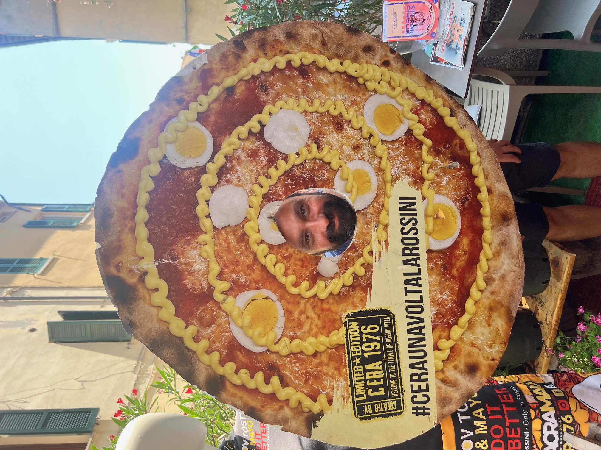 Pizza Rossini sagomata con volto